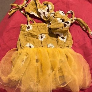 Yellow Daisy Boutique dress with matching bow NWOT 0-3m